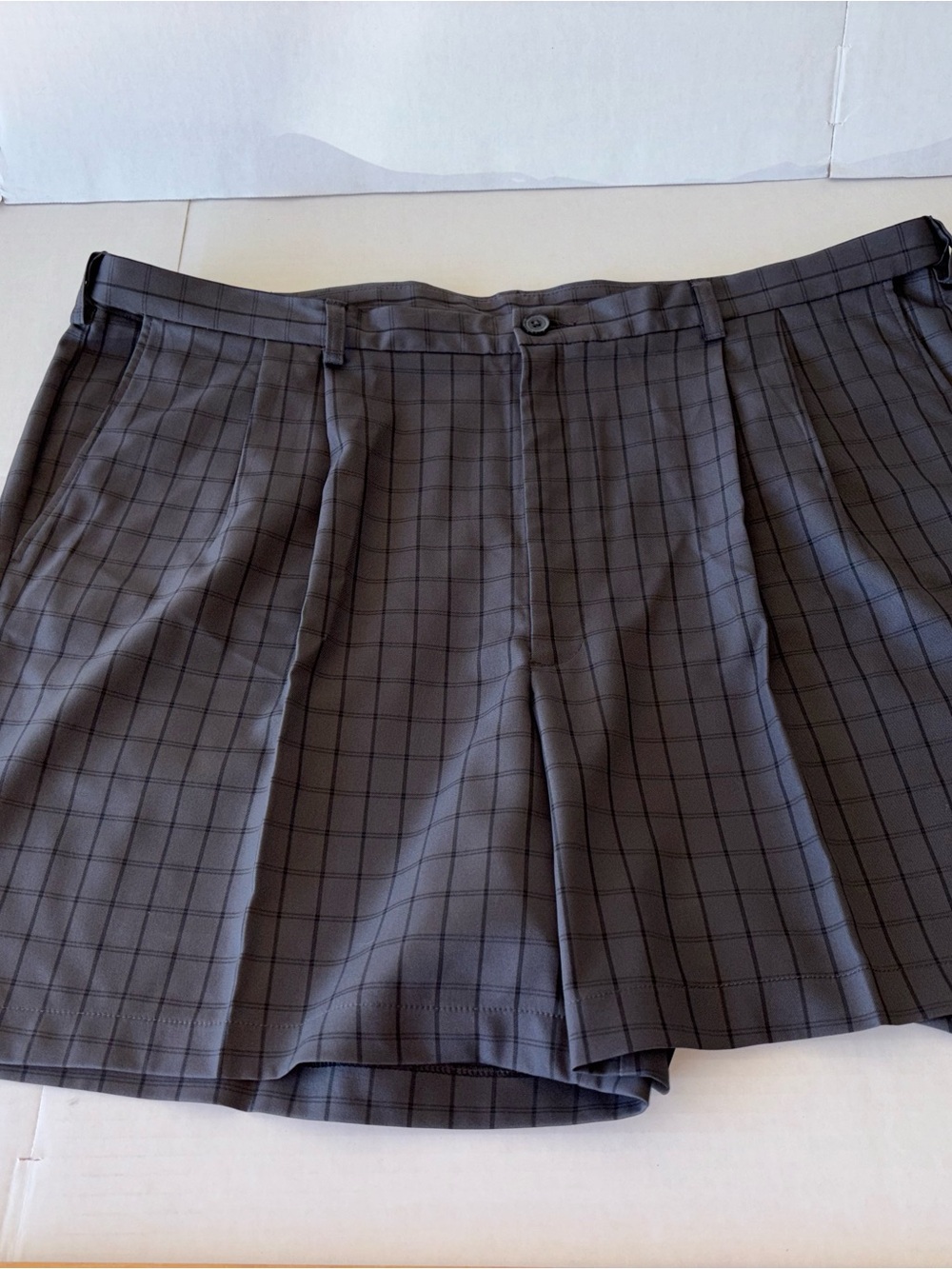 Haggar Dark Gray Windowpane Pleated Front Shorts Size 46.